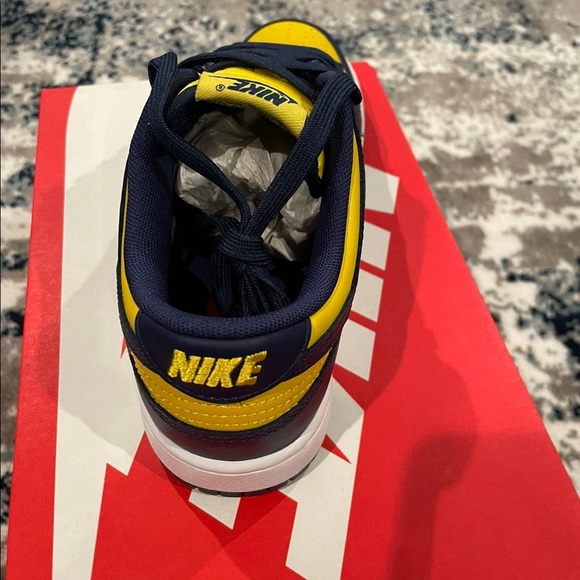 Nike dunks size 10 - Picture 2 of 3